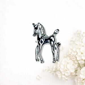 6008gc. Silvertone Vintage Horse Brooch